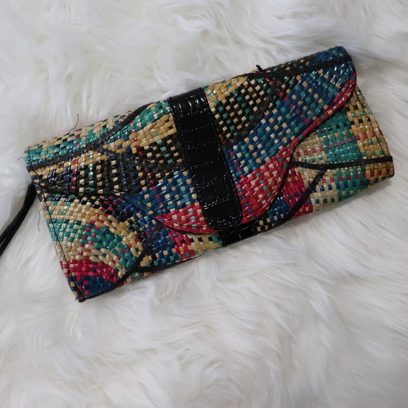 Handmade Straw Clutch - Picture 2 of 3
